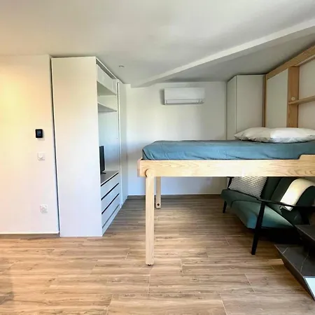 Cosy A Avec Climatisation Et Parking - Fr-1-226b-200 Appartement